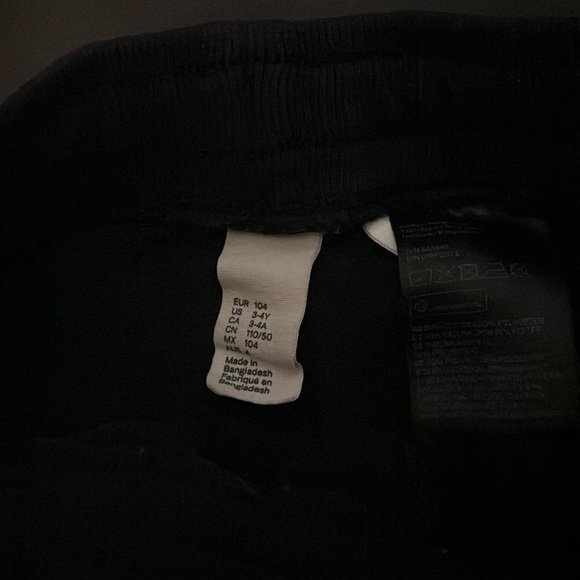 3-4 boys shorts - Picture 3 of 3